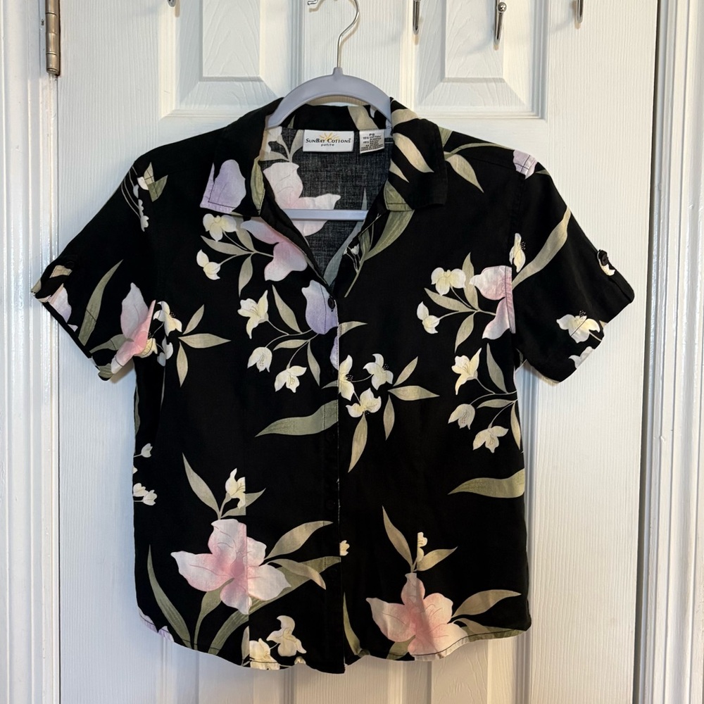 Vintage Ladies SunBay Cottons Short Sleeve Button Down Floral Shirt Sz Petite S.